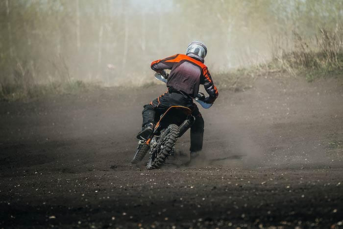 racer-motorcycle-rides-on-dusty-track